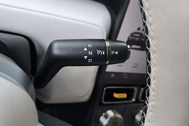 Used iCAR V23 2025 401 Two-Wheel Drive Intelligent Driving Version Gear Lever