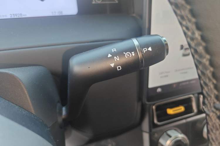Used iCAR V23 2025 401 Two-Wheel Drive Advanced Edition Gear Lever