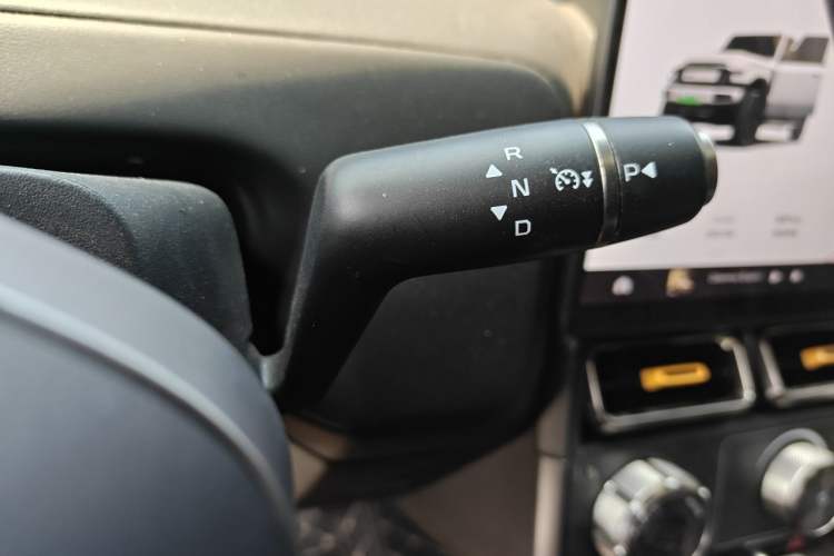 Used iCAR V23 2025 501 Four-Wheel Drive Intelligent Driving Version Gear Lever