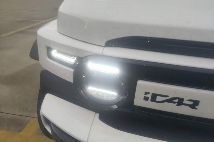Used iCAR V23 2025 501 Four-Wheel Drive Intelligent Driving Version Right Front Headlight