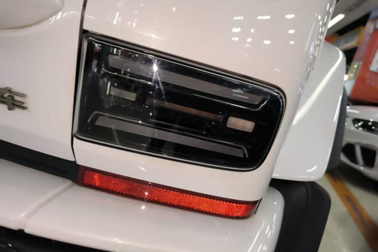 Used iCAR V23 2025 401 Two-Wheel Drive Intelligent Driving Version Right Rear Taillight