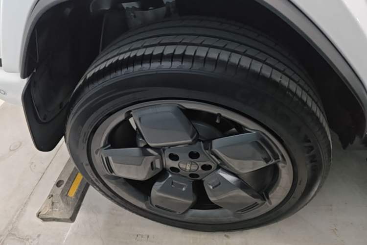 Used iCAR V23 2025 501 Four-Wheel Drive Intelligent Driving Version Right Rear Wheel Hub