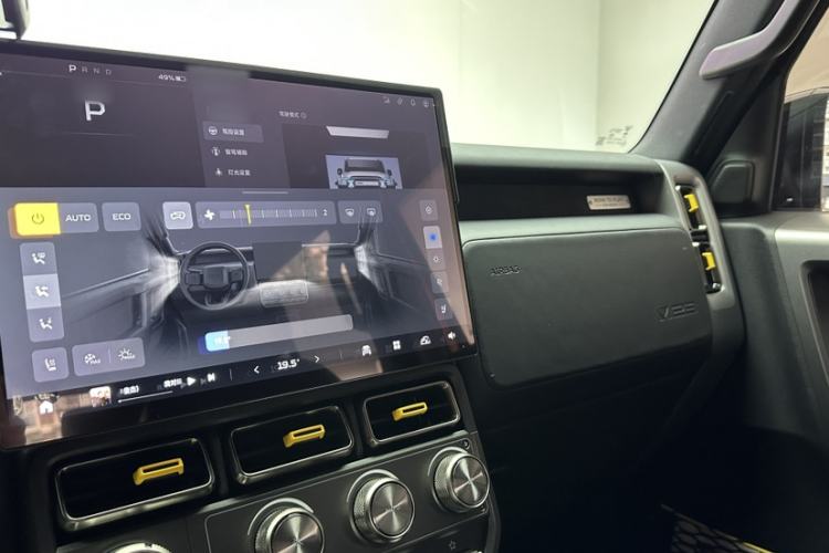 Used iCAR V23 2025 401 Two-Wheel Drive Intelligent Driving Version Audio And AC Panel