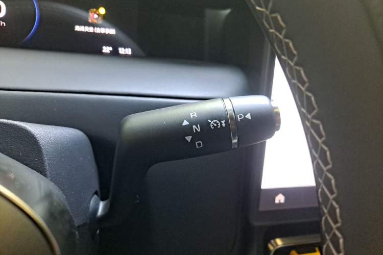 Used iCAR V23 2026 Model 550 Two-Wheel Drive Super Sports Edition Gear Lever