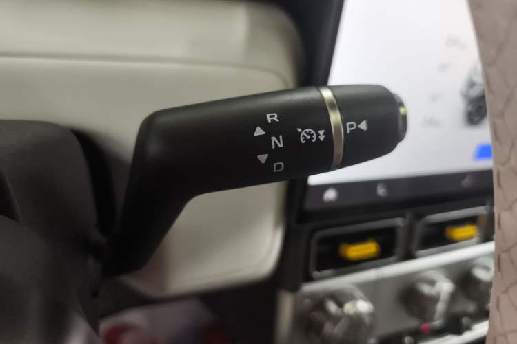 Used iCAR V23 2026 Model 550 Two-Wheel Drive Super Sports Edition Gear Lever
