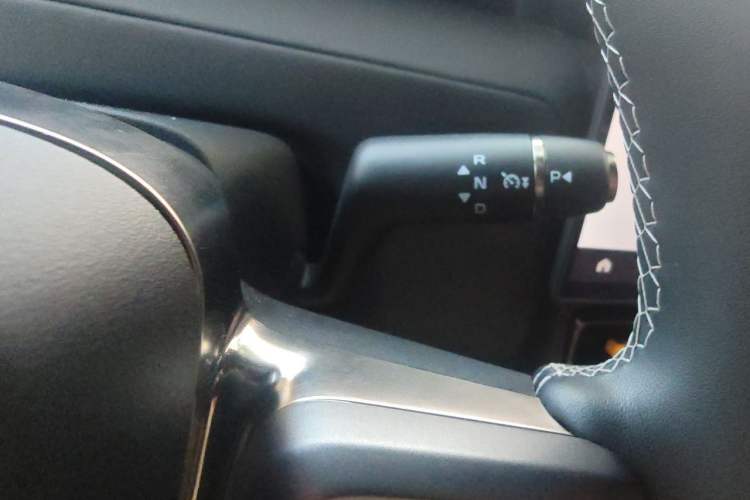 Used iCAR V23 2026 Model 401 Two-Wheel Drive Super Sports Edition Gear Lever