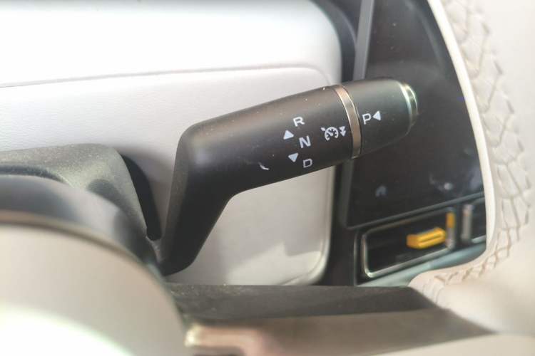 Used iCAR V23 2026 Model 401 Two-Wheel Drive Super Sports Edition Gear Lever