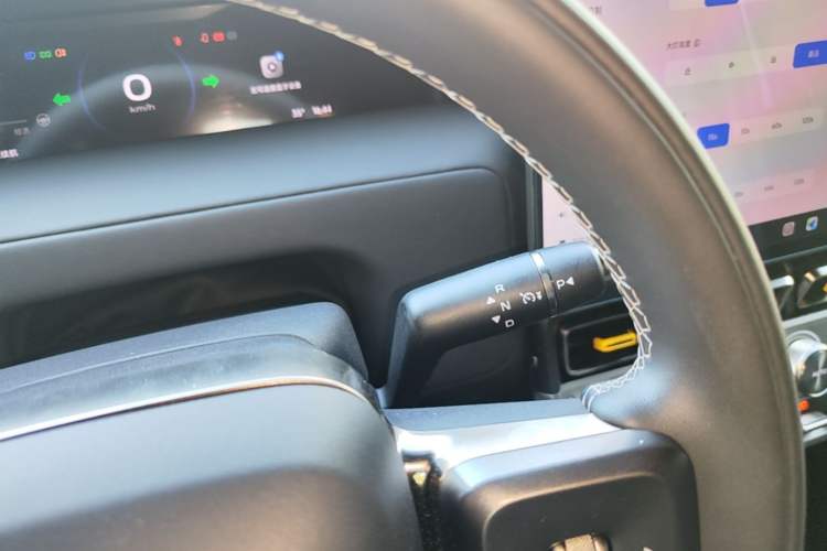 Used iCAR V23 2026 Model 401 Two-Wheel Drive Super Sports Edition Gear Lever