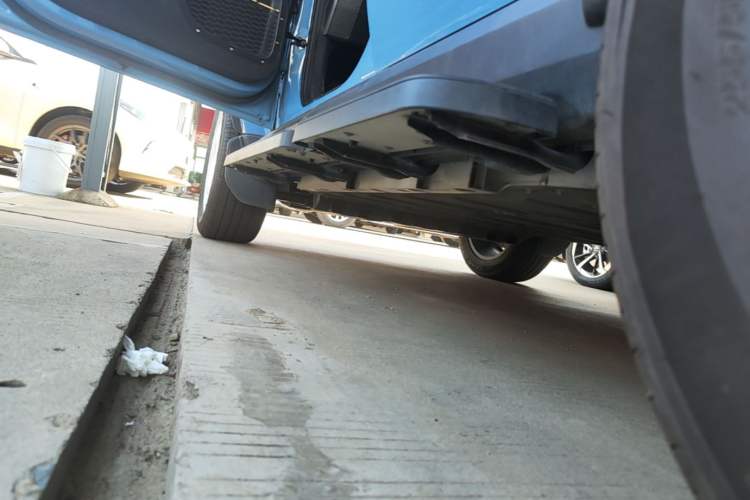 Used iCAR V23 2026 Model 401 Two-Wheel Drive Super Sports Edition Left Side Sill