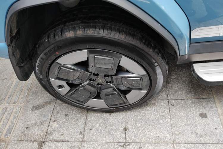 Used iCAR V23 2026 Model V23S 501 Four-Wheel Drive Peak Performance Edition Right Rear Wheel Hub