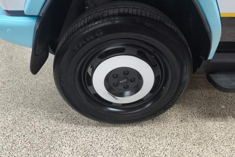 Used iCAR V23 2026 Model 550 Two-Wheel Drive Super Sports Edition Right Rear Wheel Hub