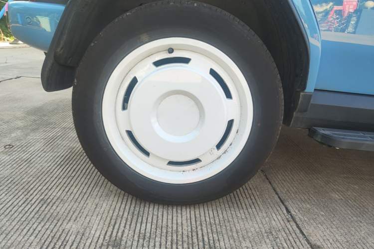 Used iCAR V23 2026 Model 401 Two-Wheel Drive Super Sports Edition Right Rear Wheel Hub