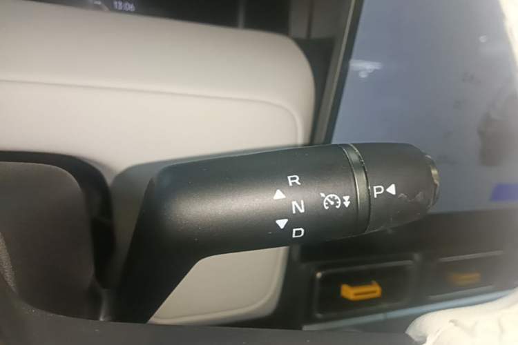 Used iCAR V23 2026 Model 550 Two-Wheel Drive Super Sports Edition Gear Lever