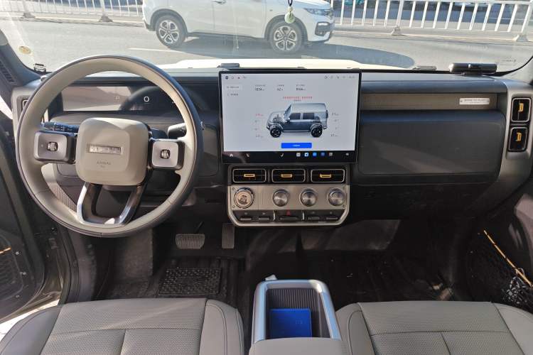 Used iCAR V23 2026 Model 401 Two-Wheel Drive Super Sports Edition Center Console