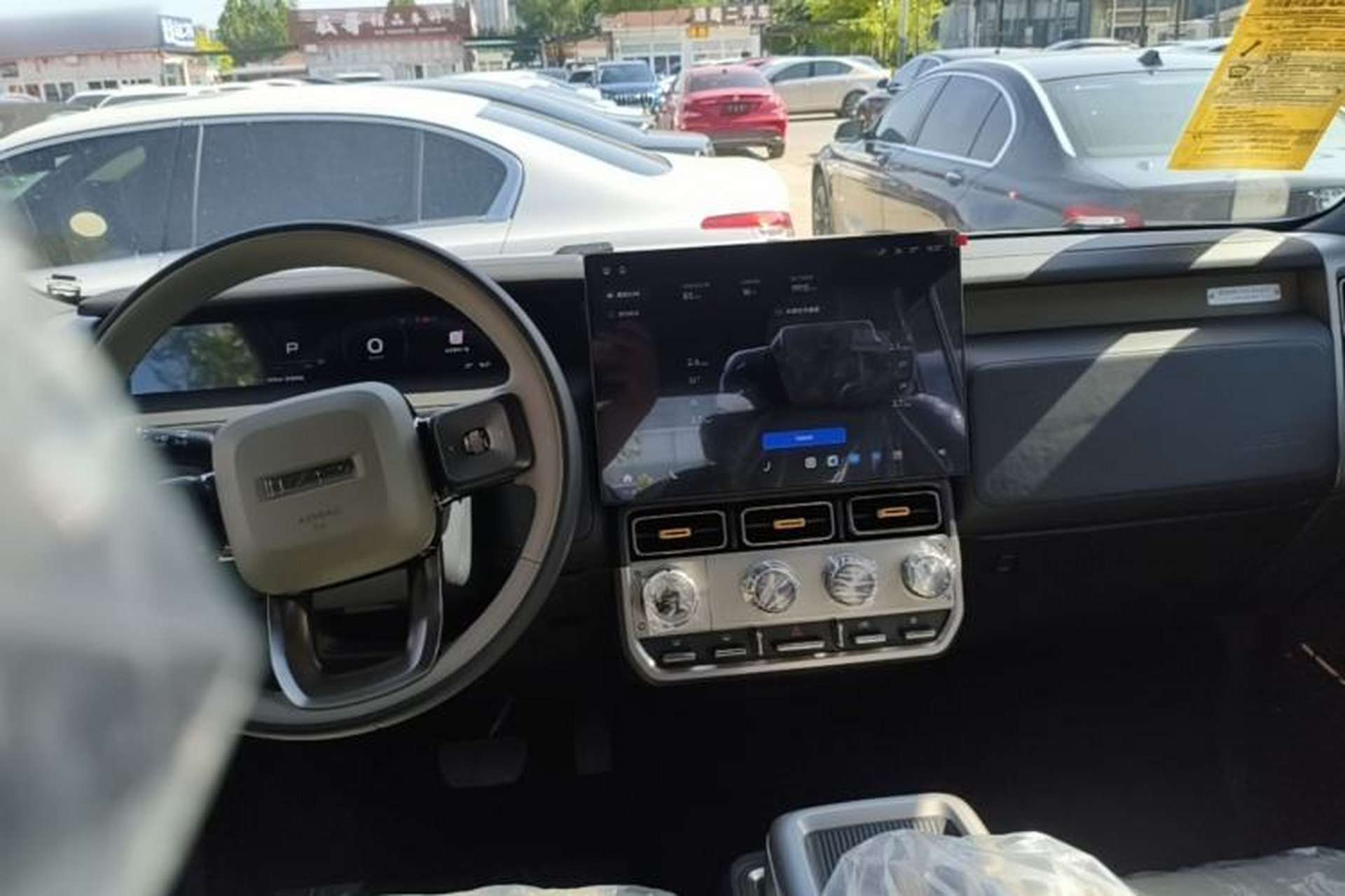 Used iCAR V23 2026 Model 550 Two-Wheel Drive Super Sports Edition Center Console