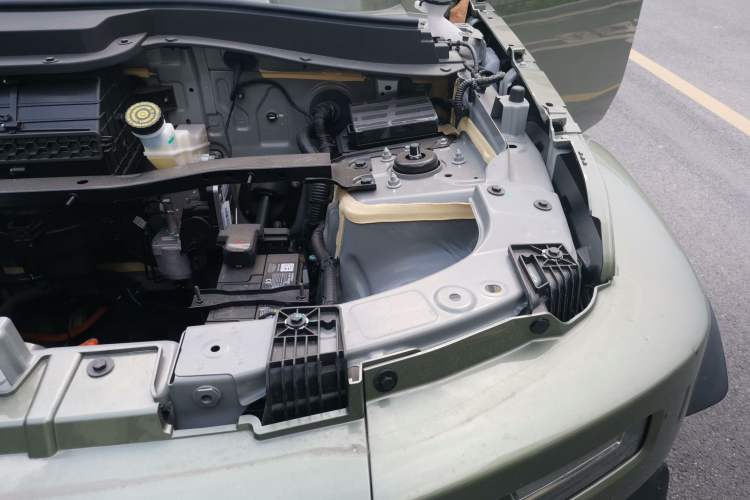 Used iCAR V23 2026 Model 401 Two-Wheel Drive Super Sports Edition Engine Bay Left