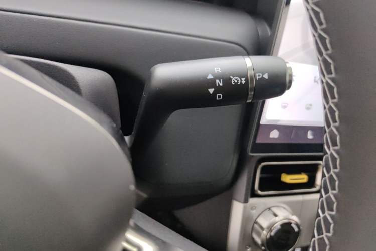 Used iCAR V23 2026 Model 401 Two-Wheel Drive Super Sports Edition Gear Lever