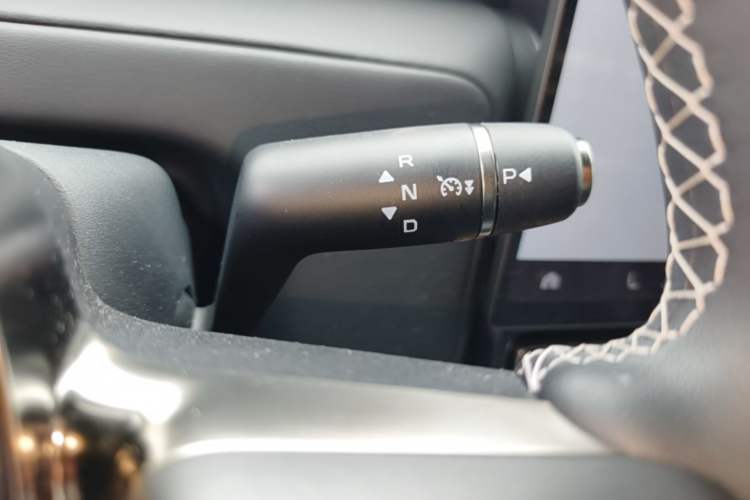 Used iCAR V23 2026 Model 401 Two-Wheel Drive Super Sports Edition Gear Lever