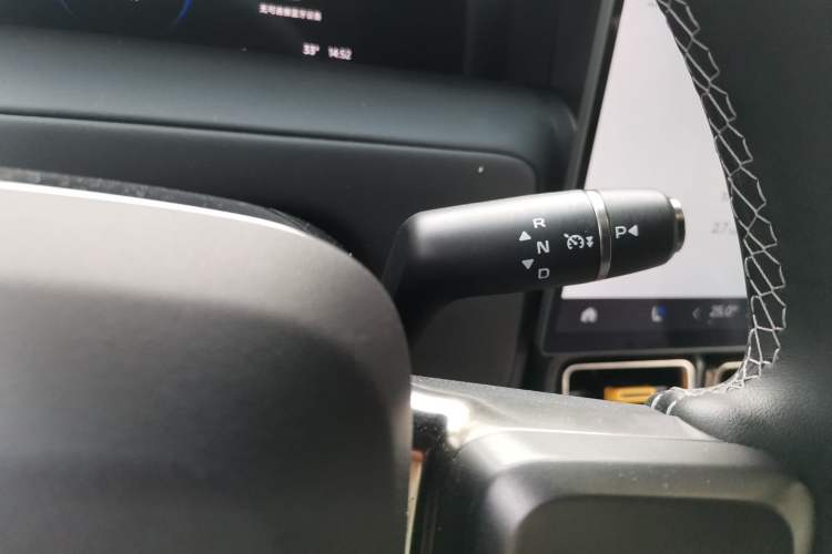 Used iCAR V23 2026 Model 401 Two-Wheel Drive Super Sports Edition Gear Lever