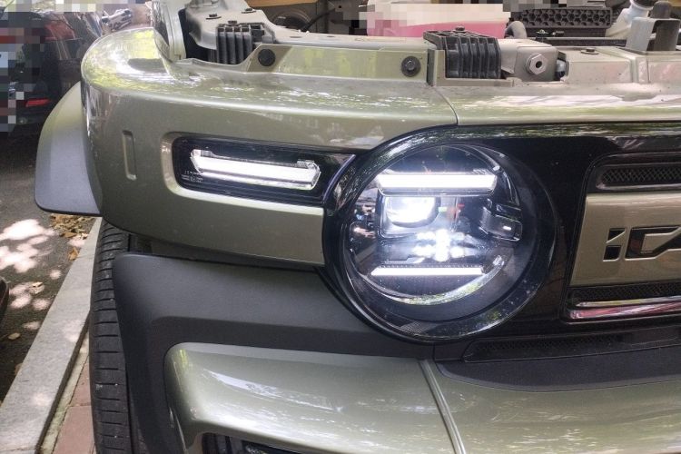 Used iCAR V23 2026 Model 550 Two-Wheel Drive Super Sports Edition Right Front Headlight