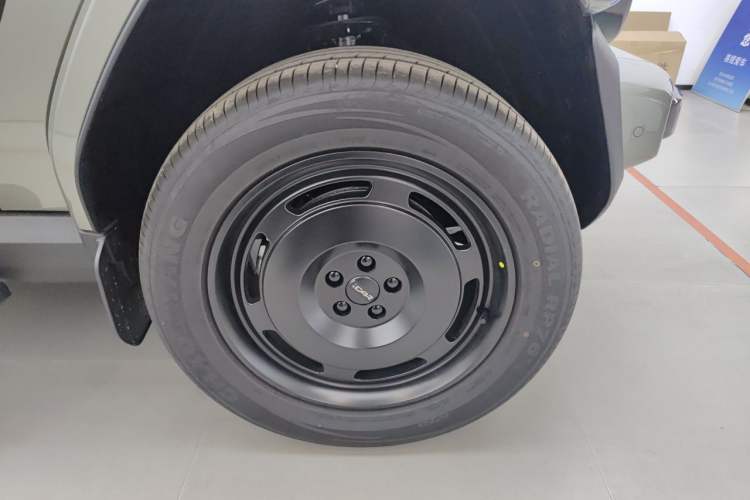 Used iCAR V23 2026 Model 401 Two-Wheel Drive Super Sports Edition Right Front Wheel Hub