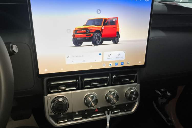 Used iCAR V23 2026 Model V23S 501 Four-Wheel Drive Peak Performance Edition Audio And AC Panel