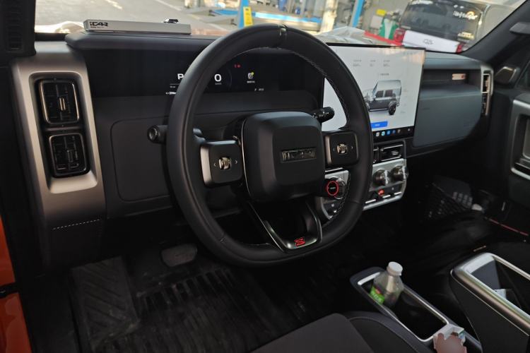 Used iCAR V23 2026 Model V23S 501 Four-Wheel Drive Peak Performance Edition Center Console