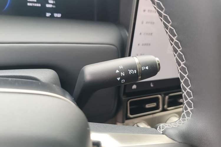 Used iCAR V23 2026 Model V23S 501 Four-Wheel Drive Peak Performance Edition Gear Lever