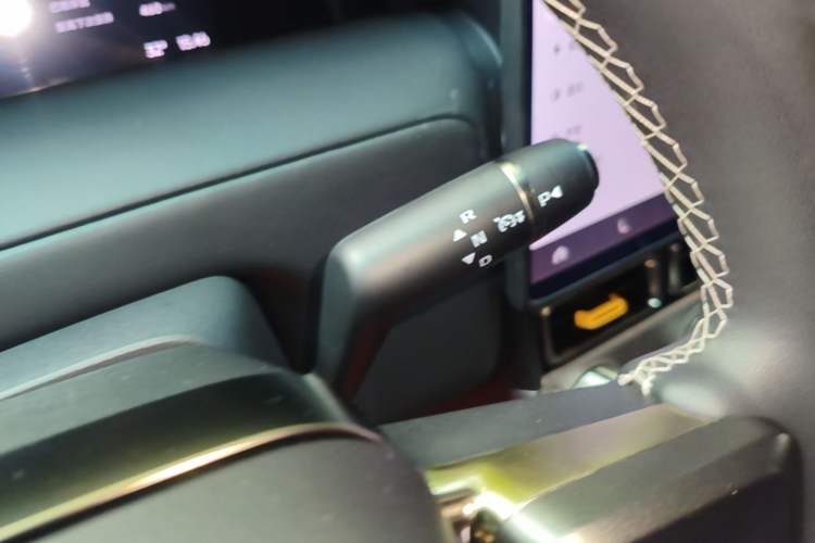 Used iCAR V23 2026 Model 550 Two-Wheel Drive Super Sports Edition Gear Lever