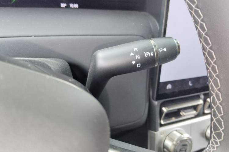 Used iCAR V23 2026 Model V23S 501 Four-Wheel Drive Peak Performance Edition Gear Lever