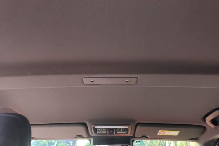 Used iCAR V23 2026 Model 550 Two-Wheel Drive Super Sports Edition Headliner