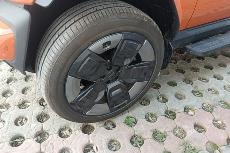 Used iCAR V23 2026 Model V23S 501 Four-Wheel Drive Peak Performance Edition Left Front Wheel Hub