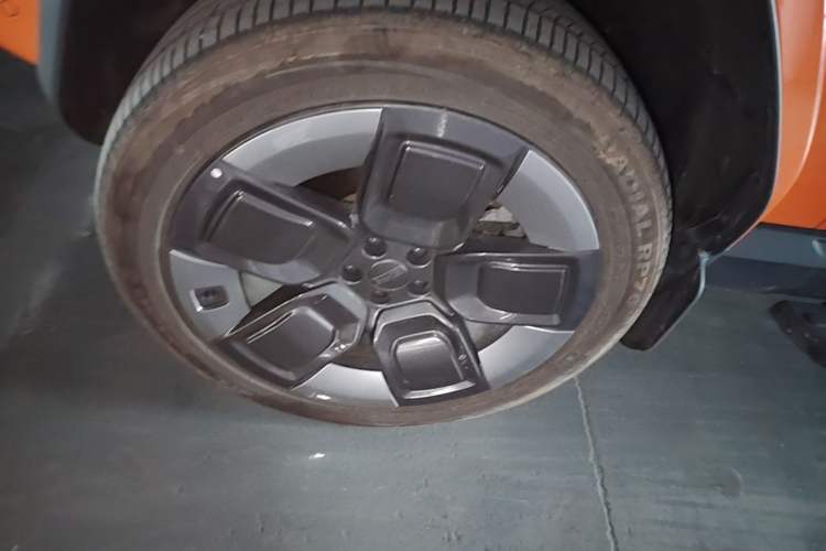 Used iCAR V23 2026 Model V23S 501 Four-Wheel Drive Peak Performance Edition Left Front Wheel Hub
