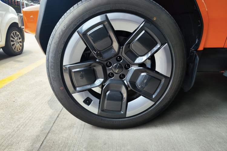Used iCAR V23 2026 Model V23S 501 Four-Wheel Drive Peak Performance Edition Left Front Wheel Hub