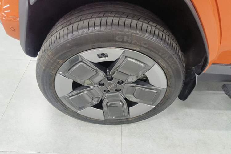 Used iCAR V23 2026 Model V23S 501 Four-Wheel Drive Peak Performance Edition Left Front Wheel Hub