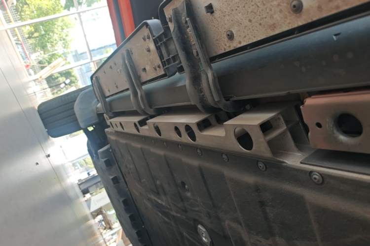 Used iCAR V23 2026 Model V23S 501 Four-Wheel Drive Peak Performance Edition Left Side Sill