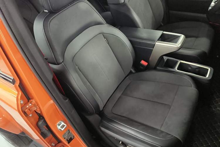 Used iCAR V23 2026 Model V23S 501 Four-Wheel Drive Peak Performance Edition Right Front Seat