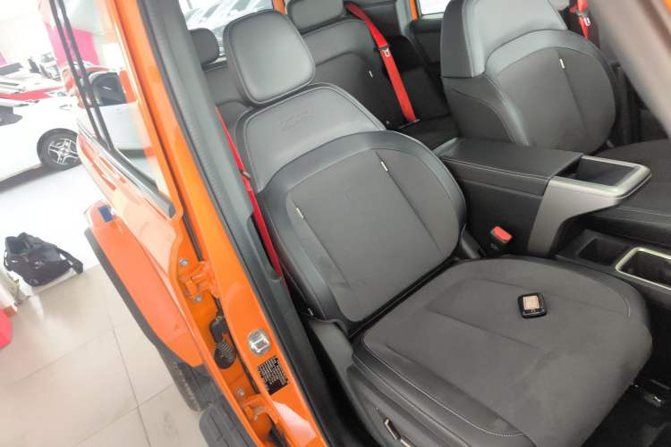 Used iCAR V23 2026 Model V23S 501 Four-Wheel Drive Peak Performance Edition Right Front Seat