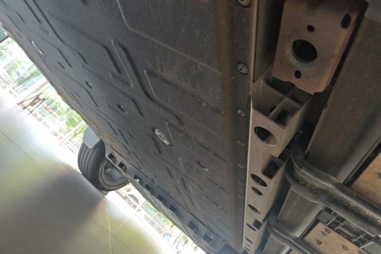Used iCAR V23 2026 Model V23S 501 Four-Wheel Drive Peak Performance Edition Right Side Sill