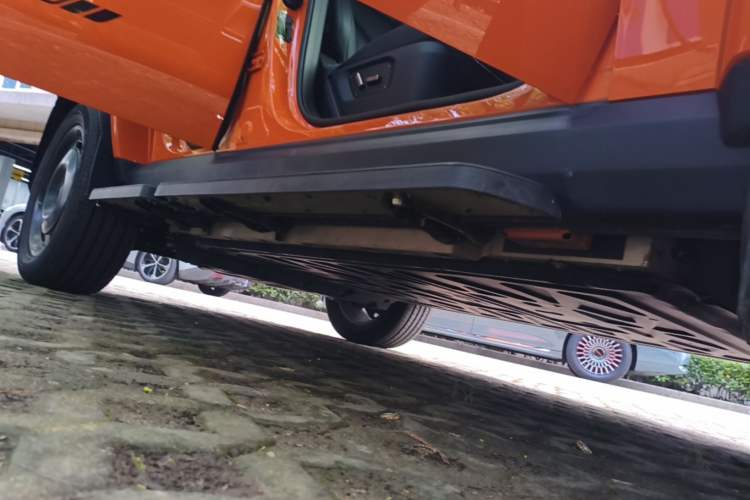 Used iCAR V23 2026 Model 550 Two-Wheel Drive Super Sports Edition Right Side Sill
