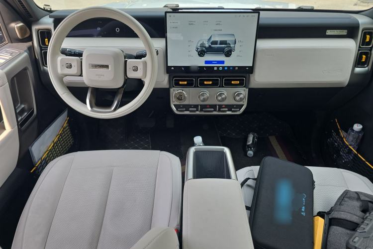 Used iCAR V23 2026 Model 550 Two-Wheel Drive Super Sports Edition Center Console