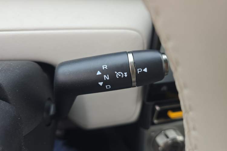 Used iCAR V23 2026 Model 550 Two-Wheel Drive Super Sports Edition Gear Lever