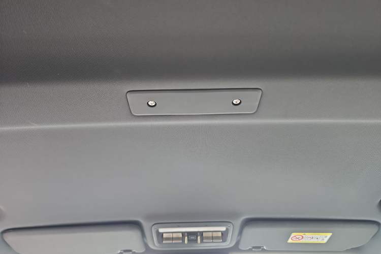 Used iCAR V23 2026 Model 550 Two-Wheel Drive Super Sports Edition Headliner