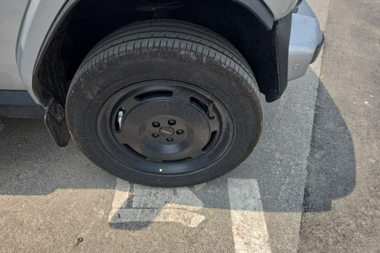 Used iCAR V23 2026 Model 550 Two-Wheel Drive Super Sports Edition Right Front Wheel Hub