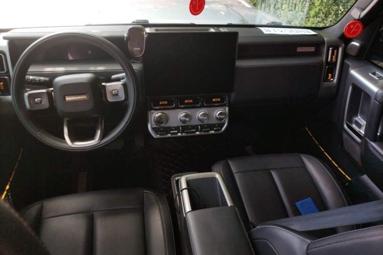 Used iCAR V23 2026 Model 550 Two-Wheel Drive Super Sports Edition Center Console