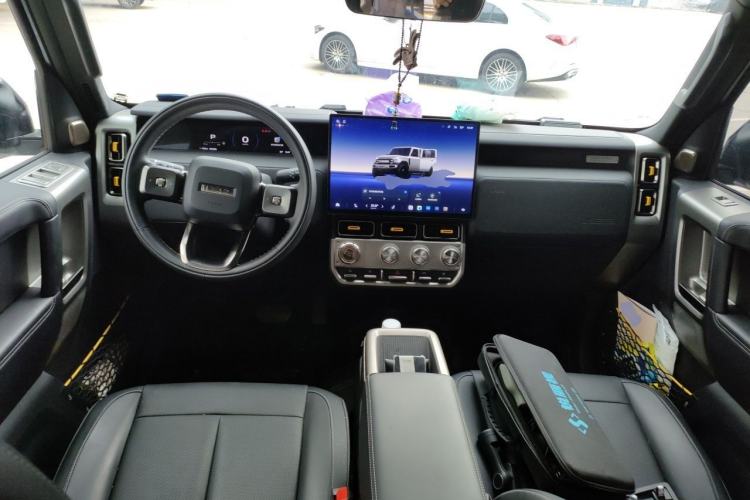 Used iCAR V23 2026 Model 401 Two-Wheel Drive Super Sports Edition Center Console
