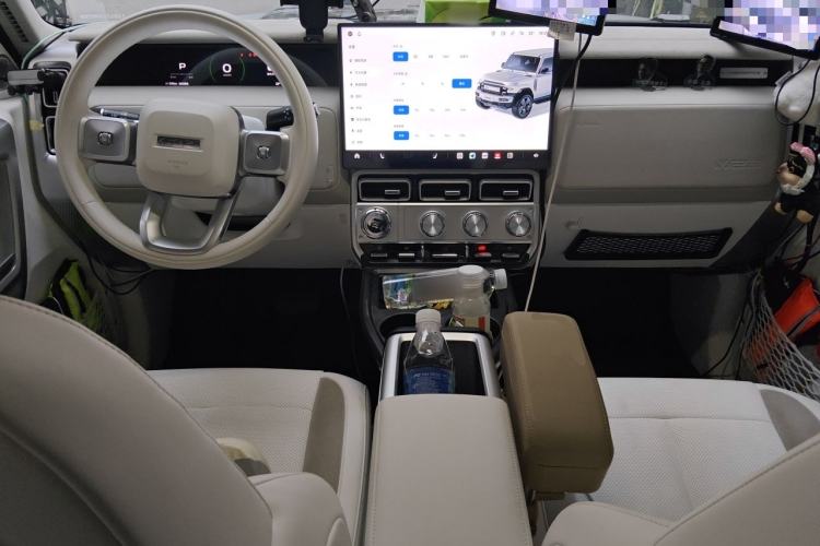 Used iCAR V23 2026 Model 550 Two-Wheel Drive Cyber Edition Center Console