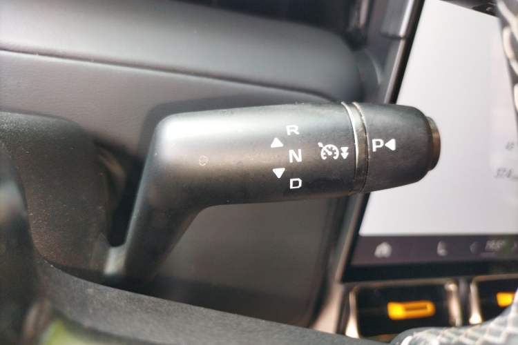 Used iCAR V23 2026 Model 550 Two-Wheel Drive Super Sports Edition Gear Lever