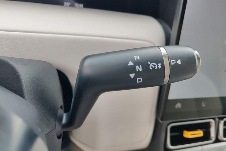 Used iCAR V23 2026 Model 550 Two-Wheel Drive Super Sports Edition Gear Lever
