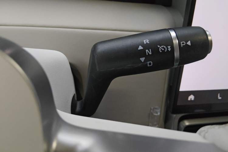 Used iCAR V23 2026 Model 550 Two-Wheel Drive Cyber Edition Gear Lever